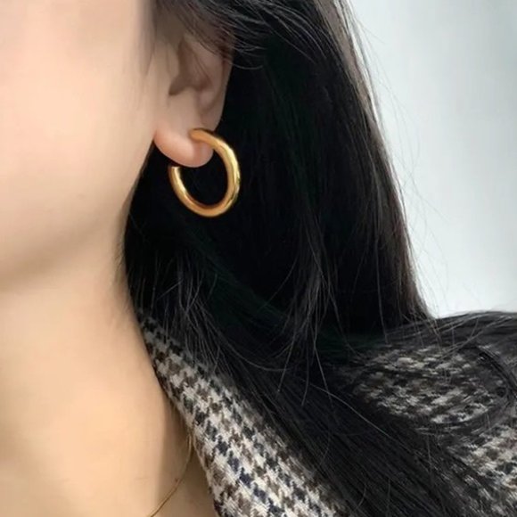 18k Gold Plated Matte Thick Circle Hoop Earrings - Picture 6 of 6